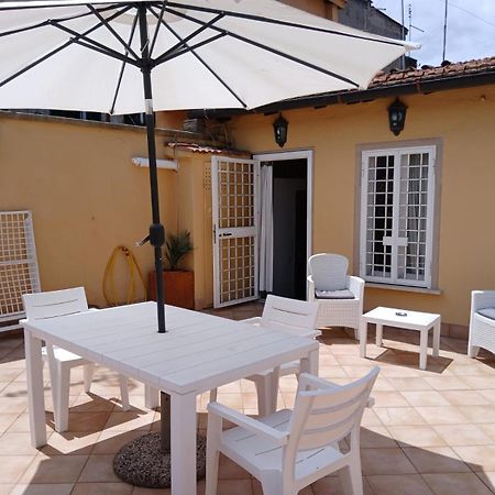 Attico Con Terrazza Santa Cecilia Apartment โรม ภายนอก รูปภาพ