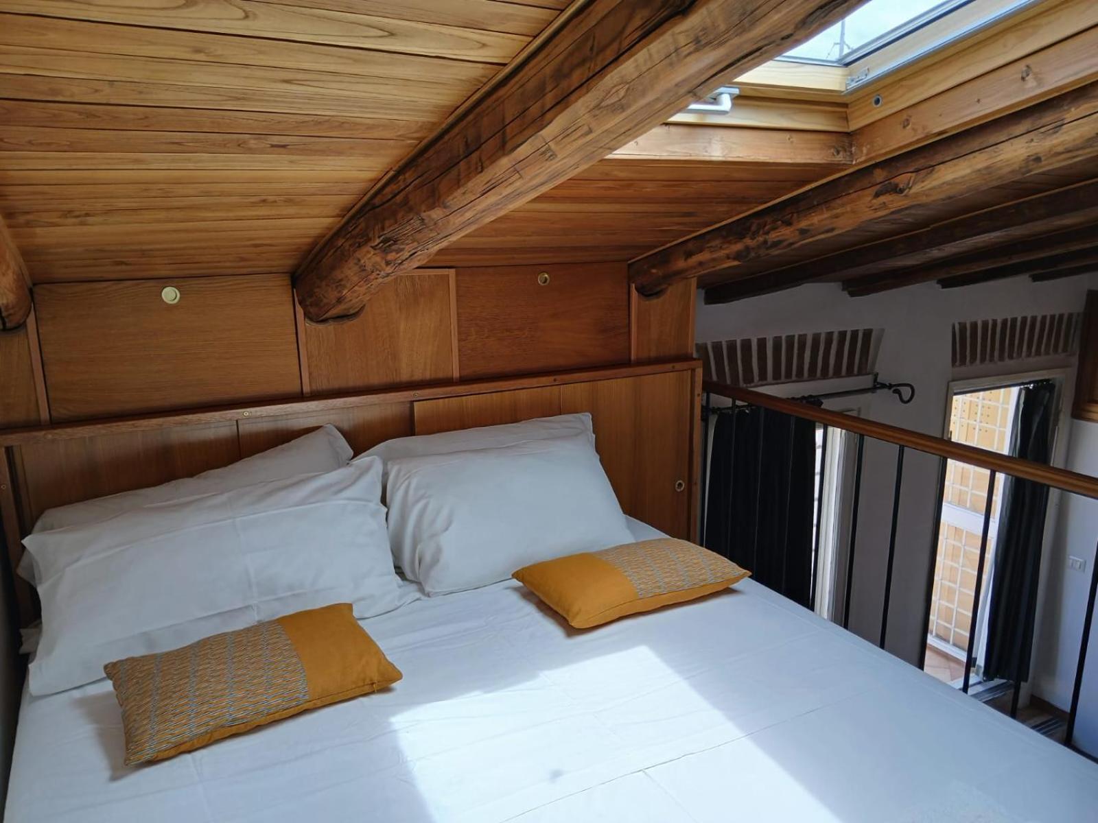 Attico Con Terrazza Santa Cecilia Apartment โรม ภายนอก รูปภาพ